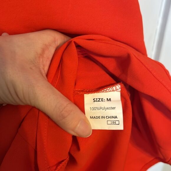 NWT Dokotoo Women’s Bright Elegant Red Short Tiered Flowy Romper Size Medium - Picture 6 of 7